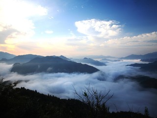 朝霞神雾