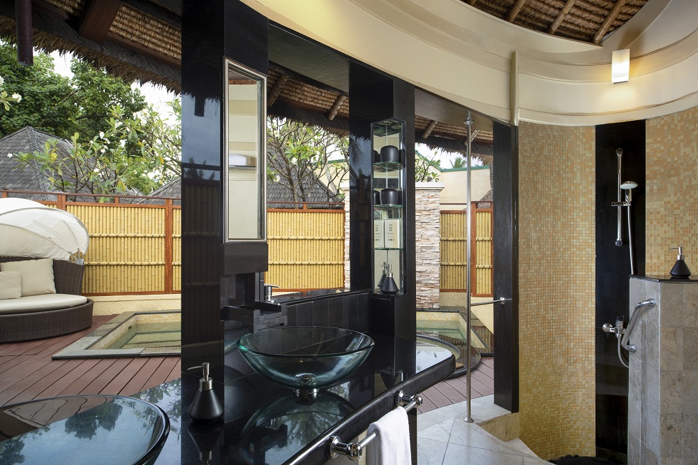Grand Beachfront Pool Villa - Room Images 6