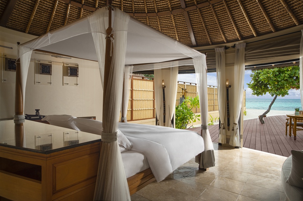 Grand Beachfront Pool Villa - Room Images 2