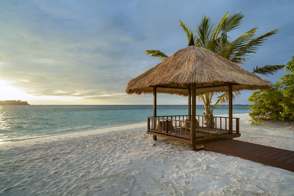 Grand Beachfront Pool Villa - Room Images 4